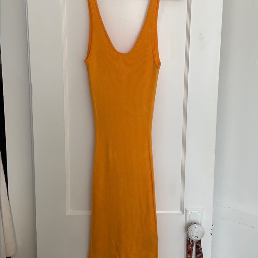 golden yellow body con